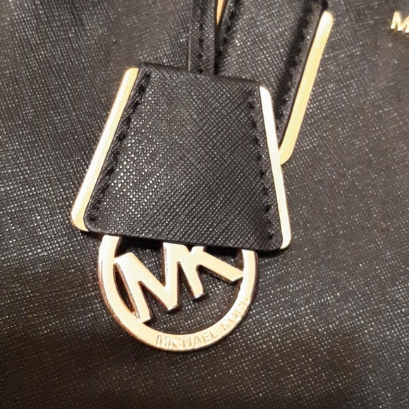 Black Michael Kors purse - Picture 2 of 8